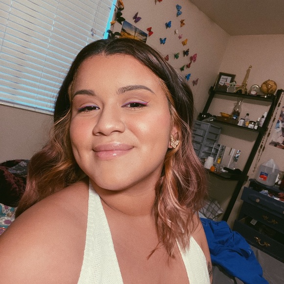 Meet your Posher, Sol - Picture 2 of 3